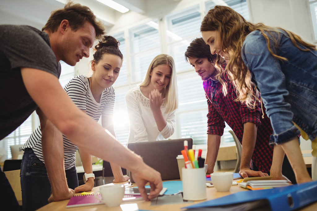 Ein Team arbeitet zusammen