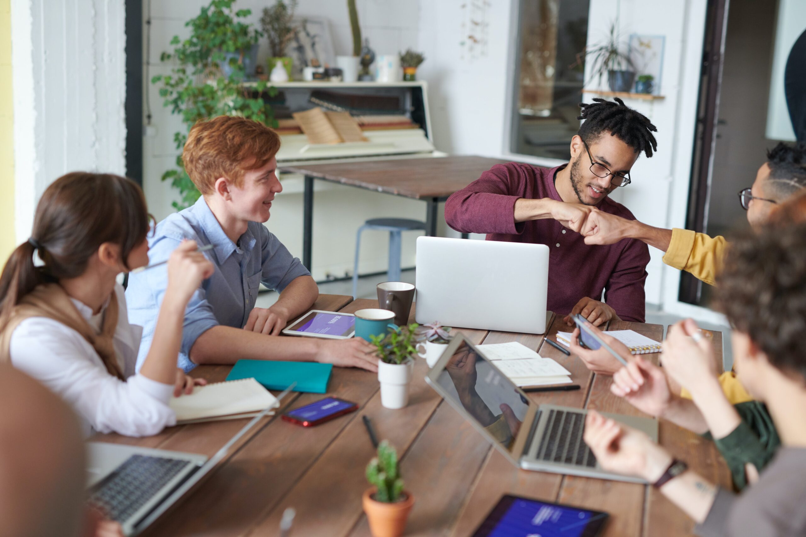 Ein Team arbeitet zusammen